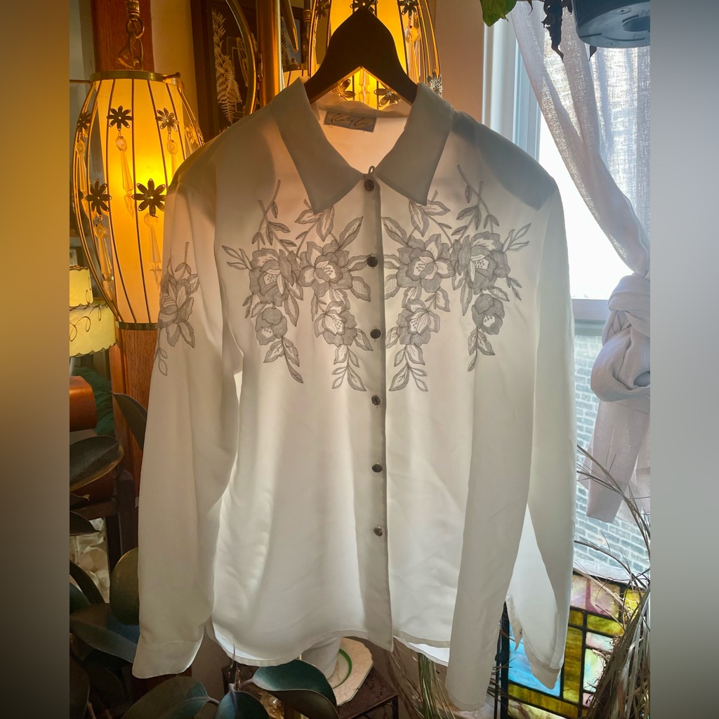 Vintage Cathy Che White Embroidered Blouse Long Sleeve Floral Button-Up